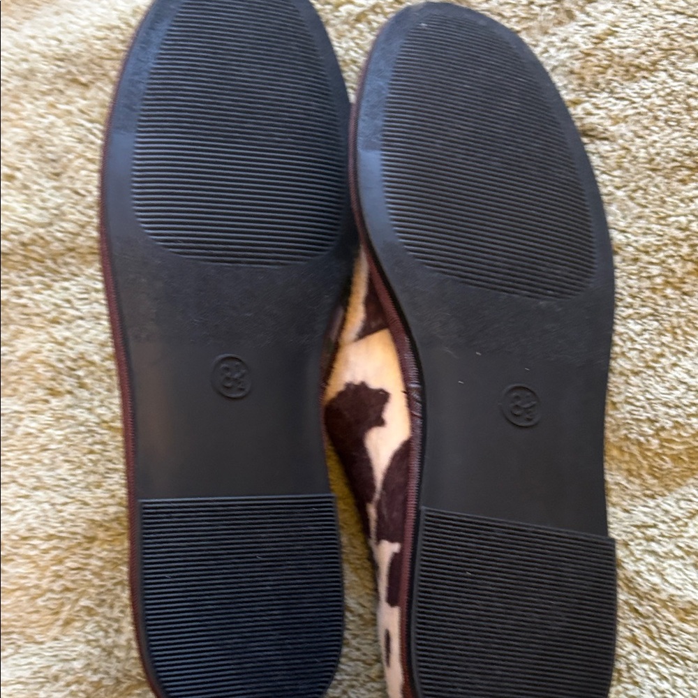 NWT Universal Thread Women’s Brown and White Cow Print Flats size 8.5 - Picture 5 of 5